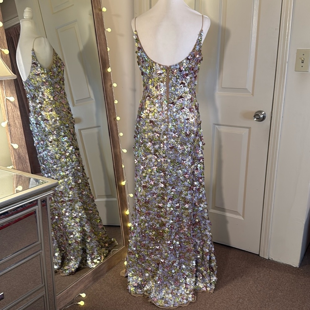MAC DUGGAL
Multicolor Sleeveless Floral Paillette Embellished Mesh Gown - Picture 14 of 17